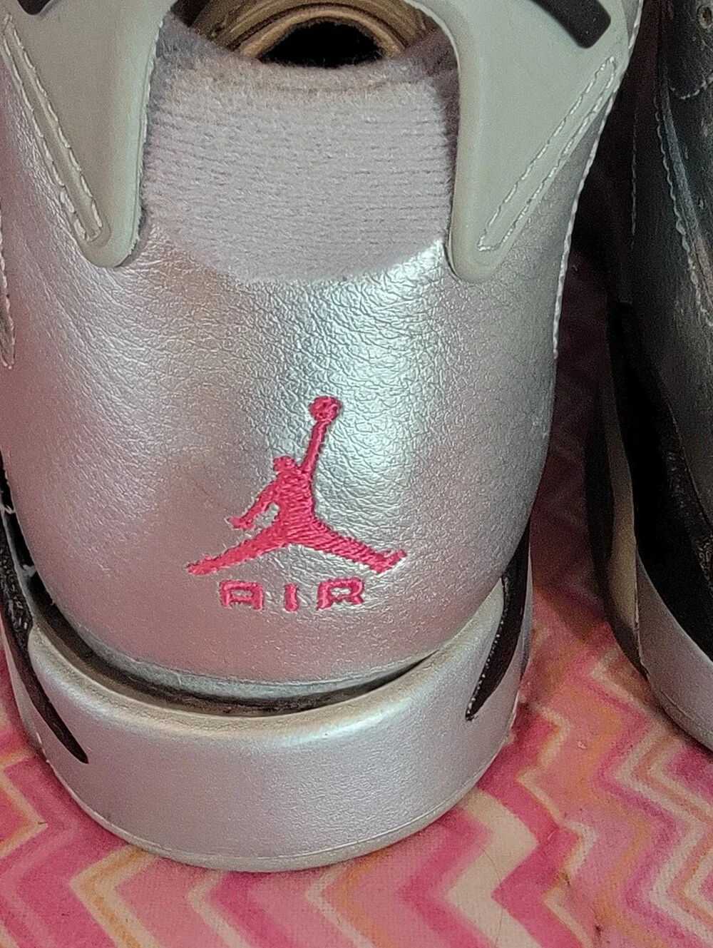 Air Jordan 6 Retro GS Valentine's Day 2014 Metallic Silver Pink Size 7Y